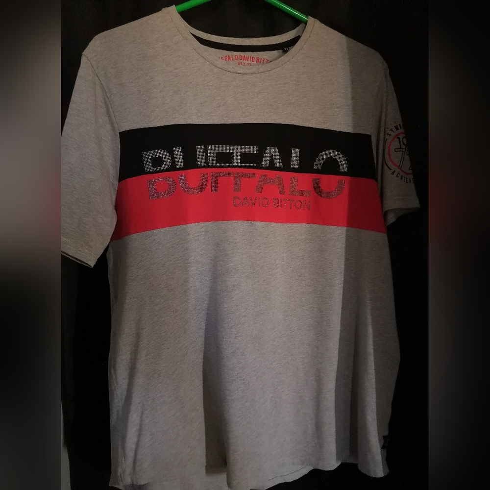 NWOT Buffalo David Bitton Gray and Red Short Sleeve Tee Large
